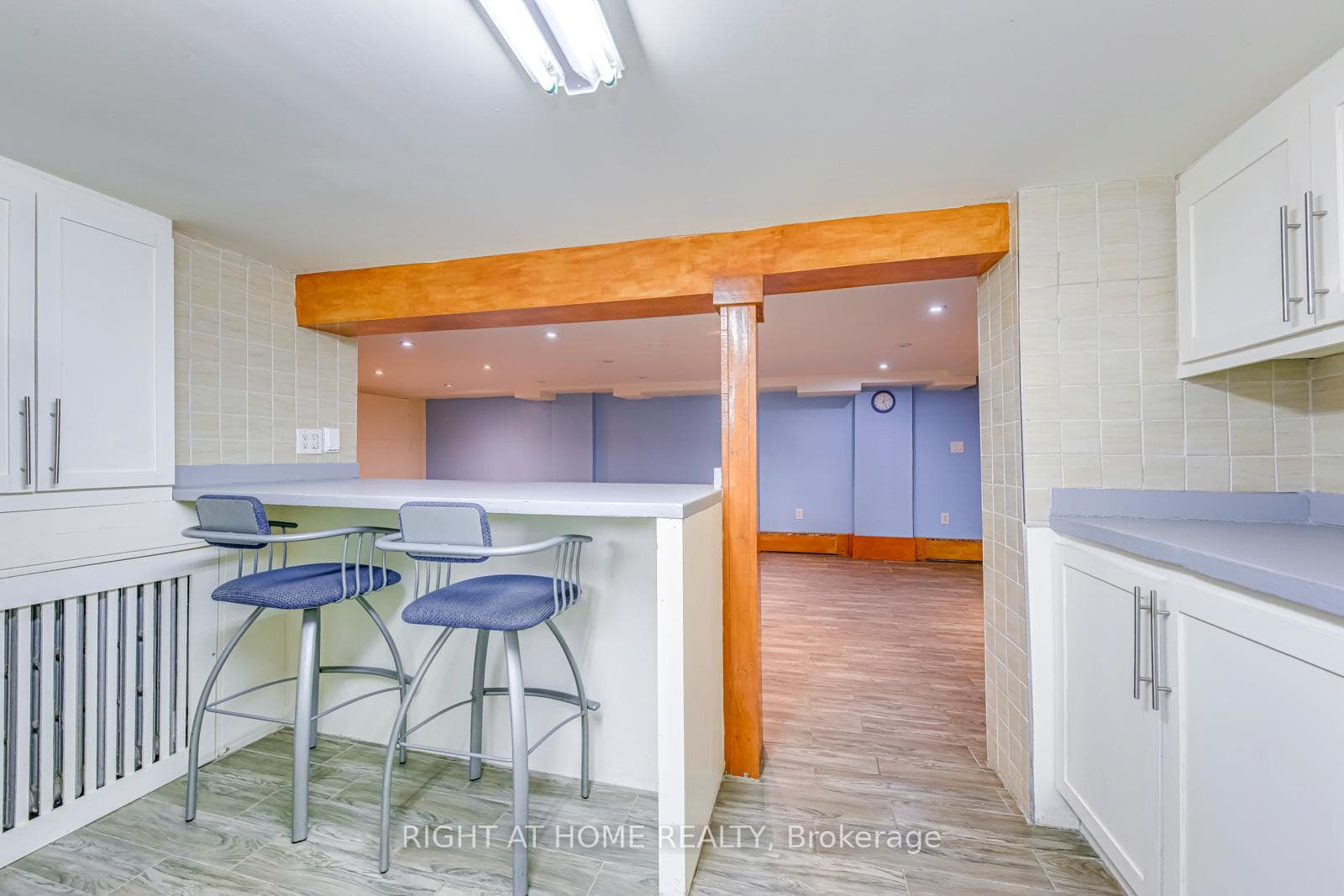 Breakfast bar in Kitchen