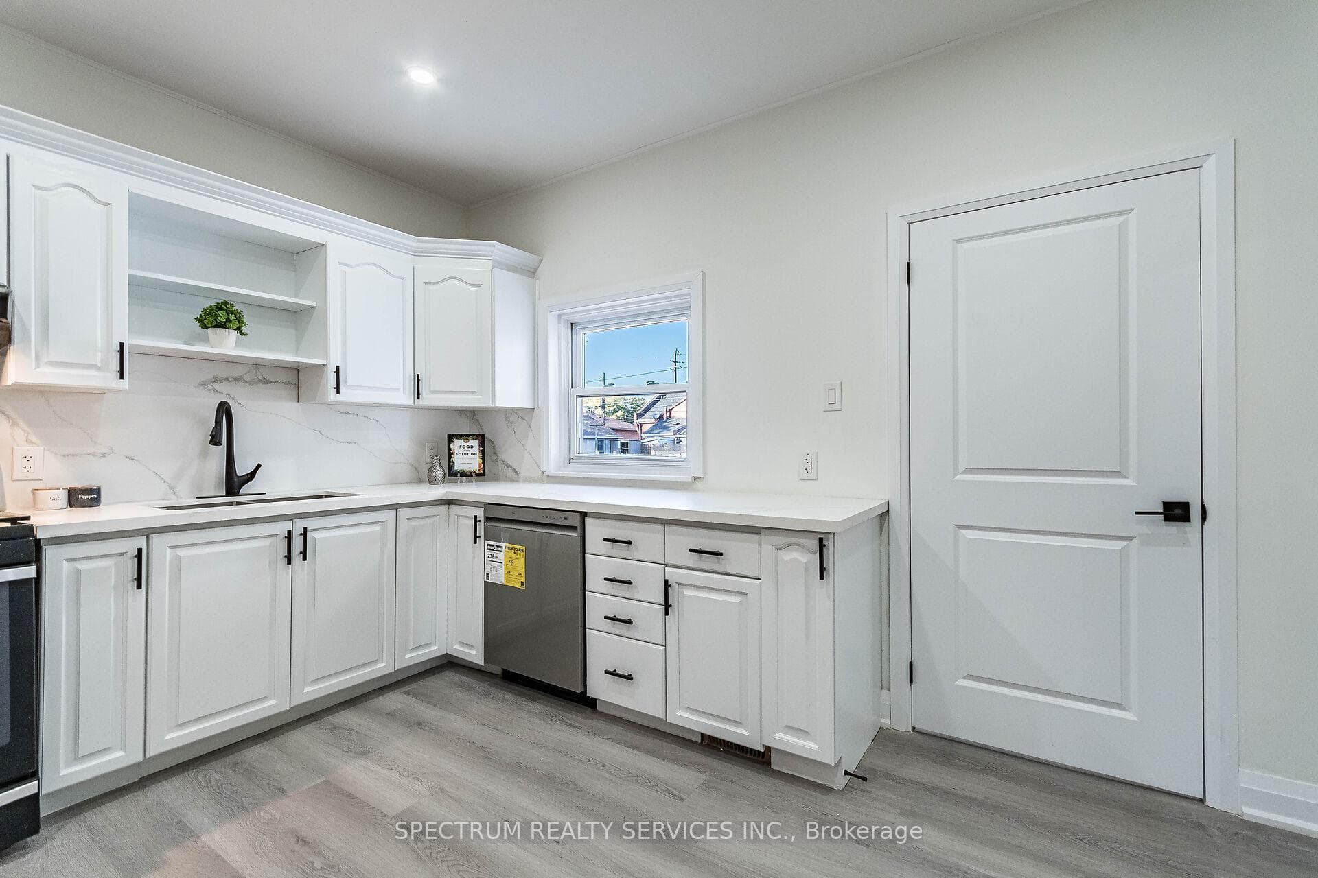 135 East Avenue photo 18