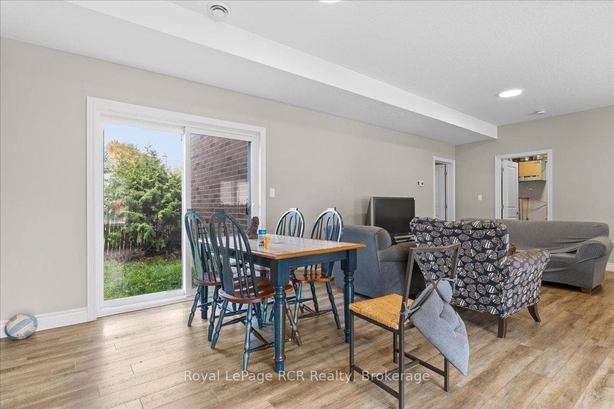 38 Cobourg Lane photo 31