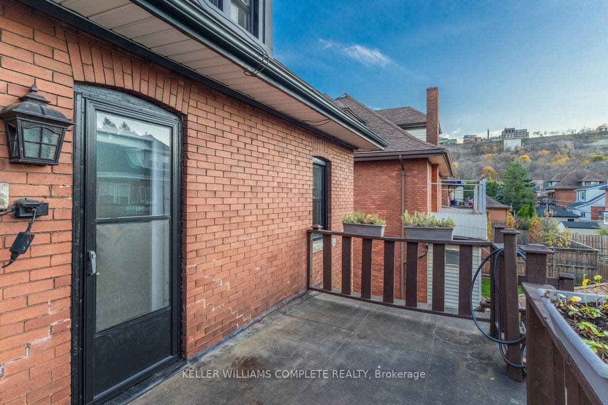 86 Eastbourne Avenue photo 34