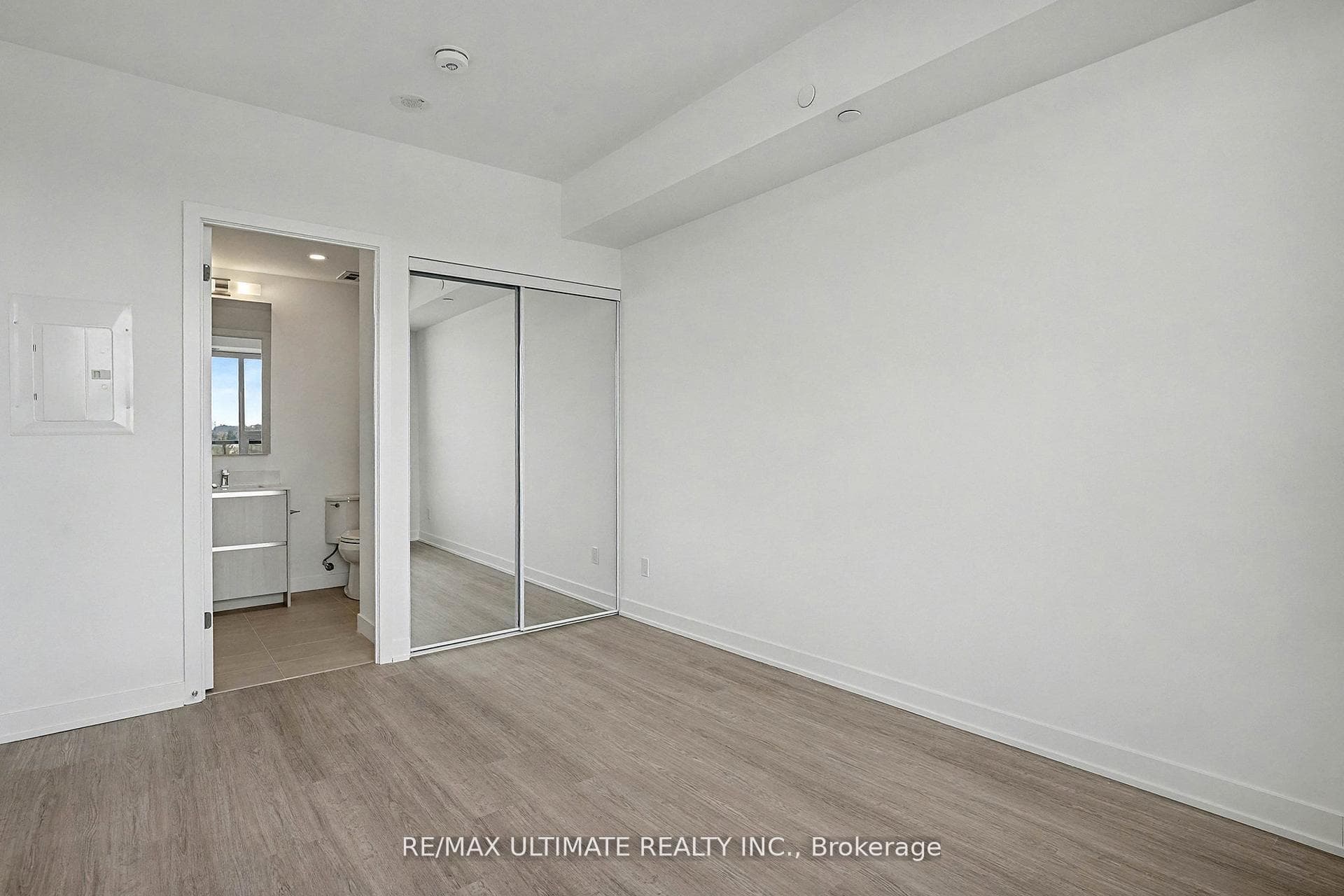 8188 Yonge Street Unit 727 photo 11