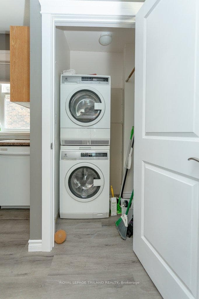 9 Erie Avenue photo 10