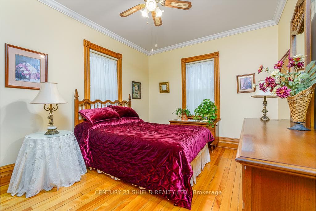 48 St George Street photo 18