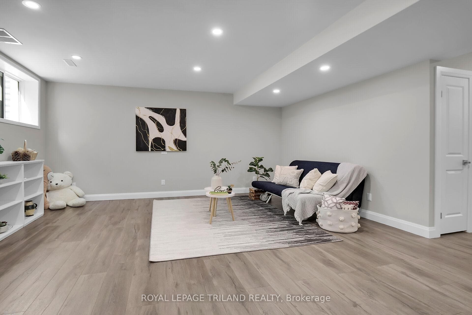 383 Daventry Way Unit 6 photo 29