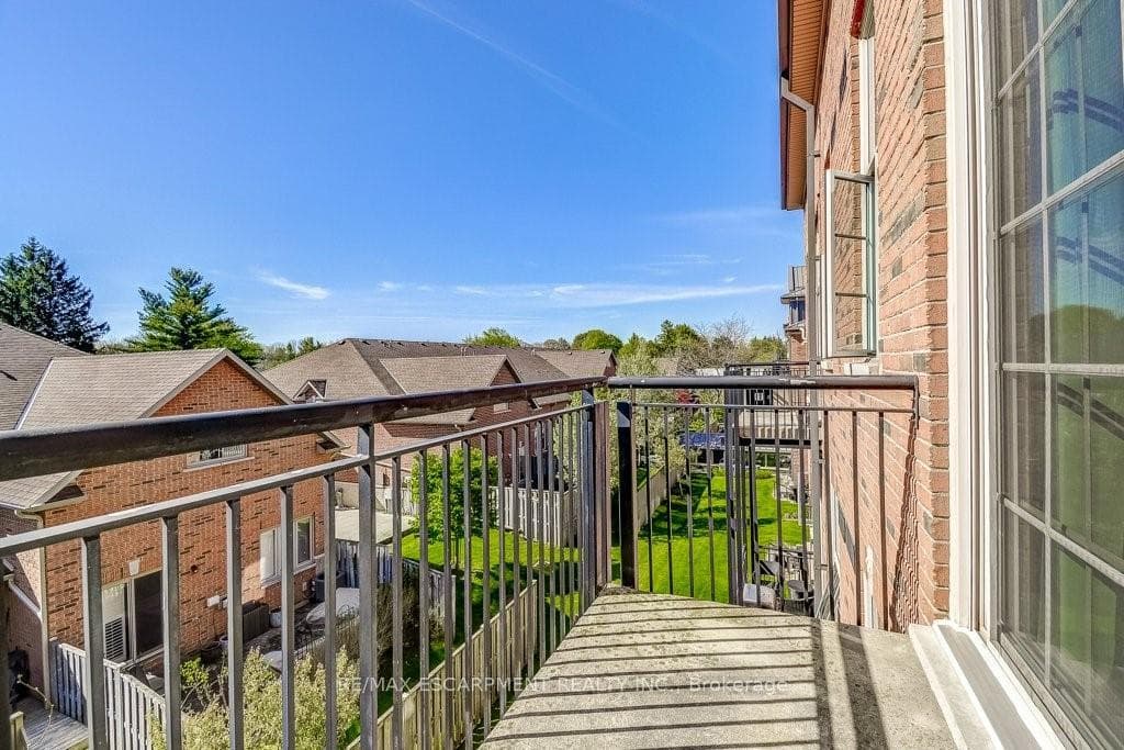 262 Dundas Street Unit 307 photo 16