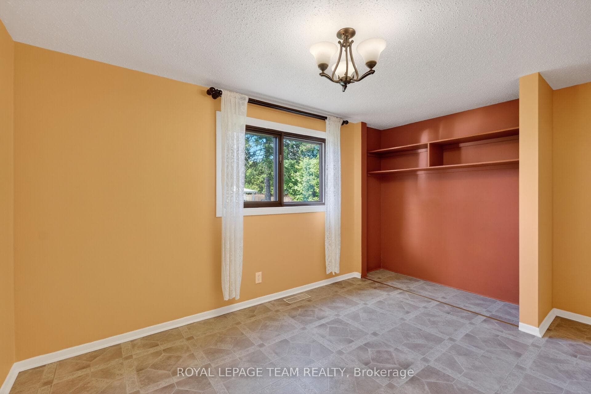 21 Lindhurst Crescent photo 28