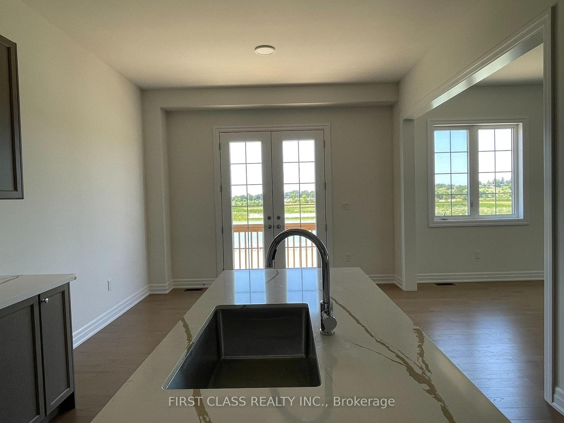 68 Thomas Smith Street photo 7