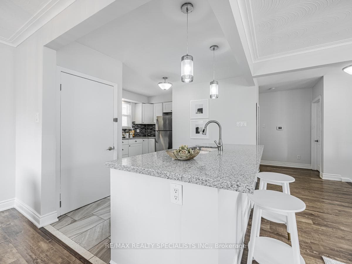 24 Parkway Avenue photo 5