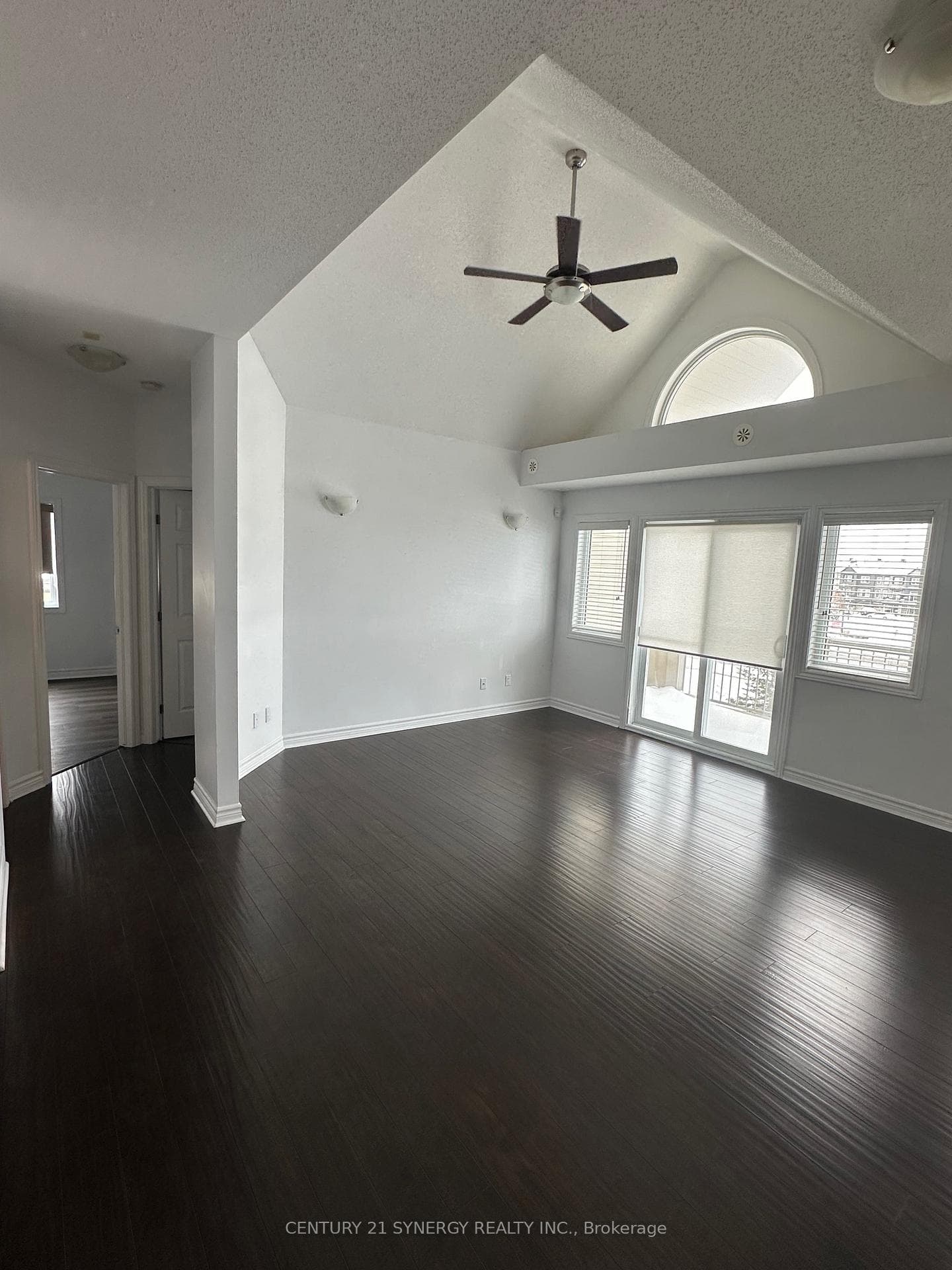 137 HARTHILL Way Unit K photo 8