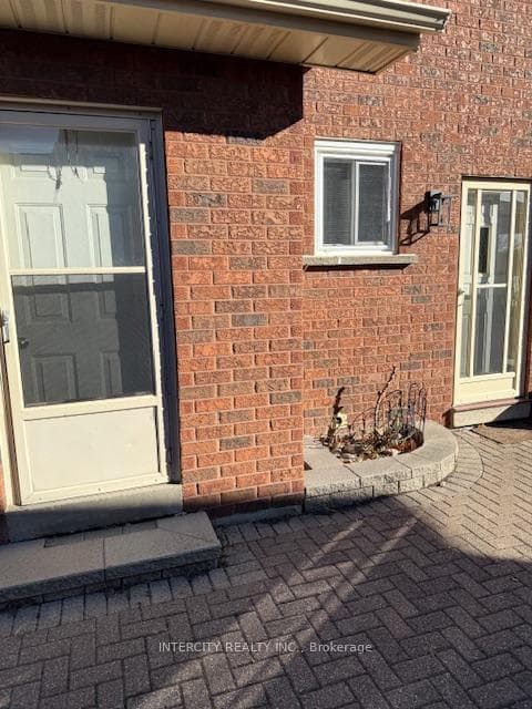 99 Clover Leaf Street photo 37
