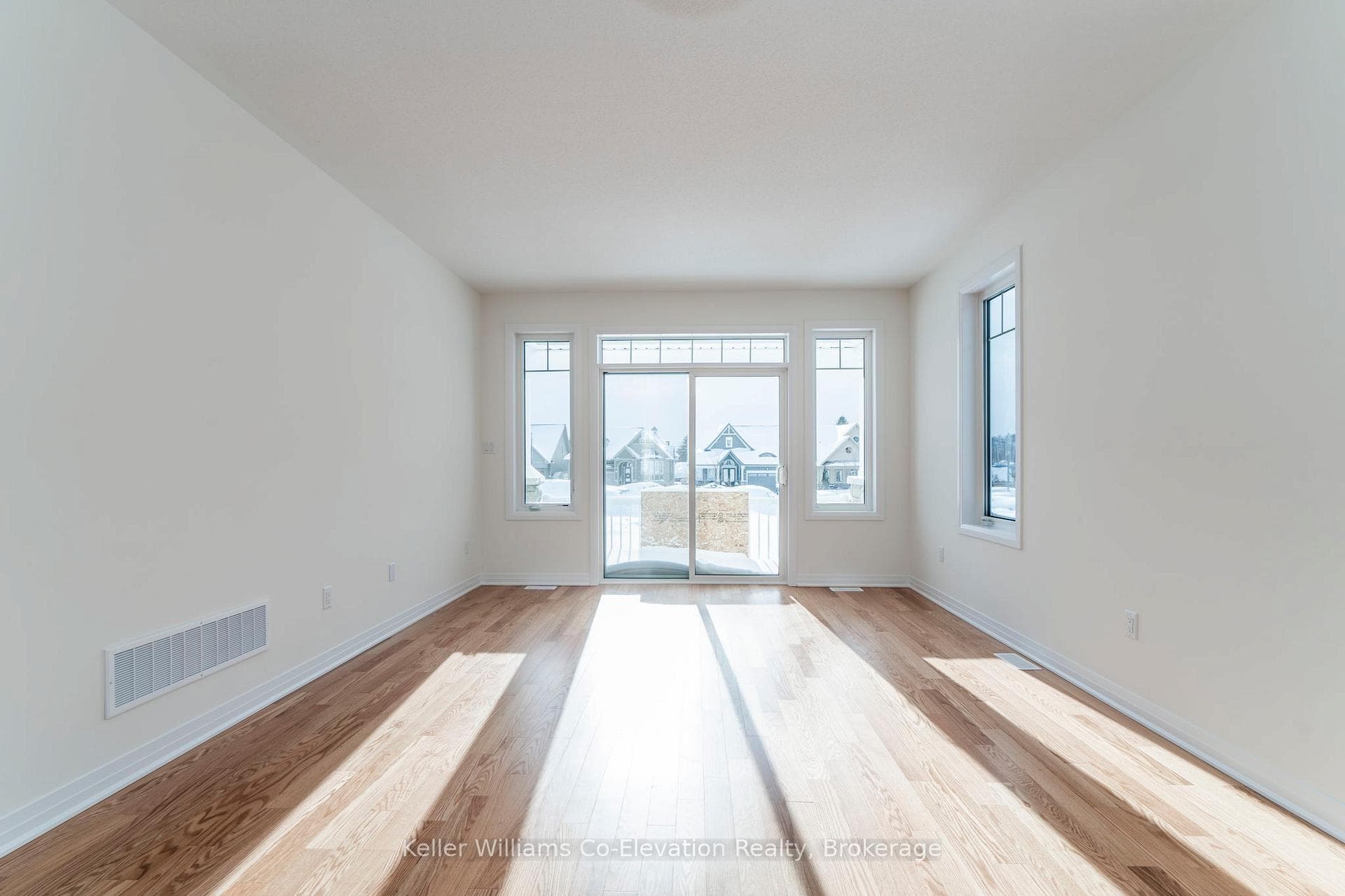 547 Hudson Crescent photo 12