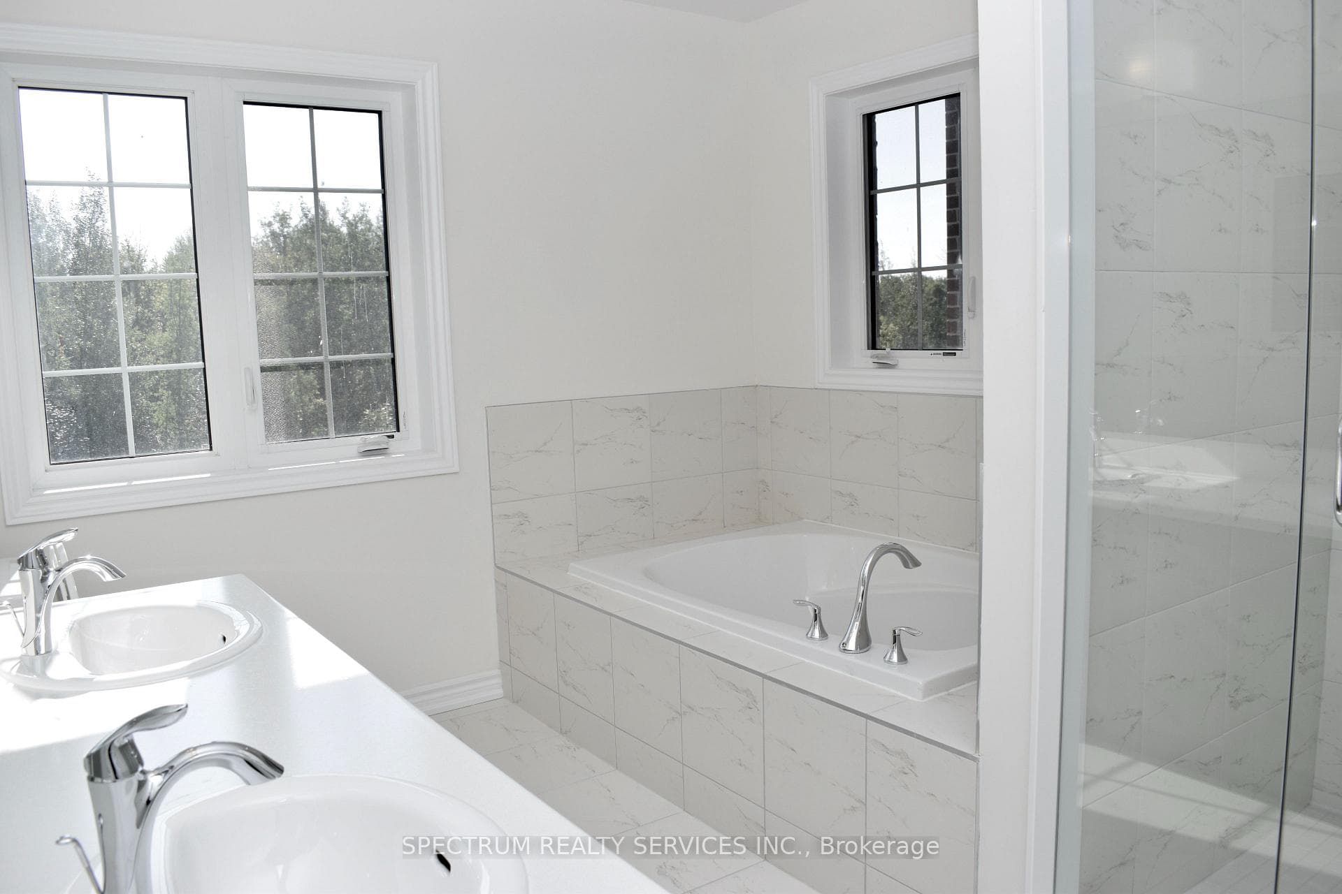 206 Ferragine Crescent photo 14