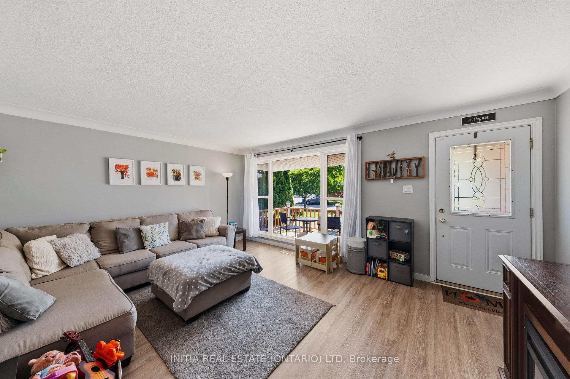 97 Grey Crescent photo 4