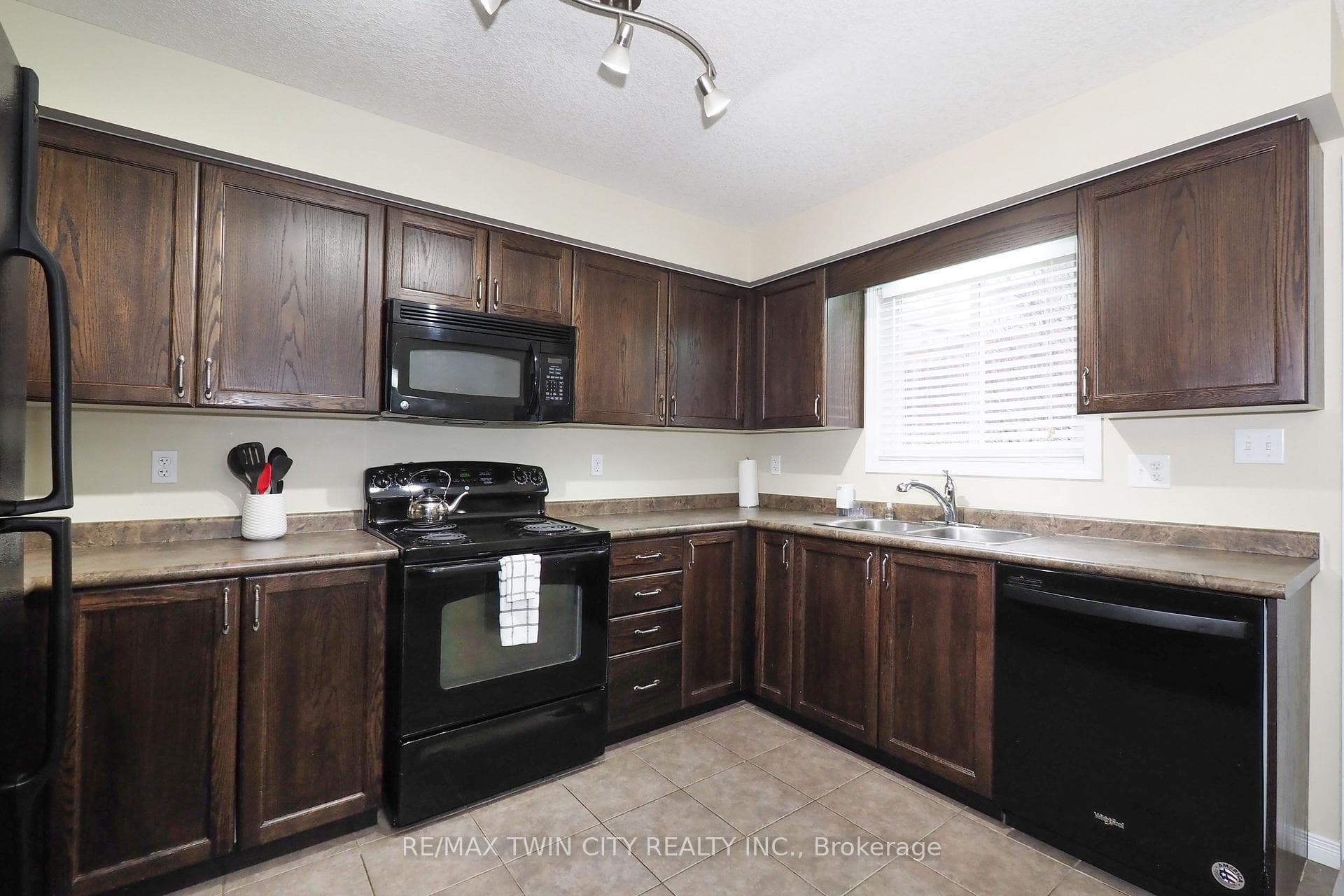 240 Westmeadow Drive Unit B12 photo 12
