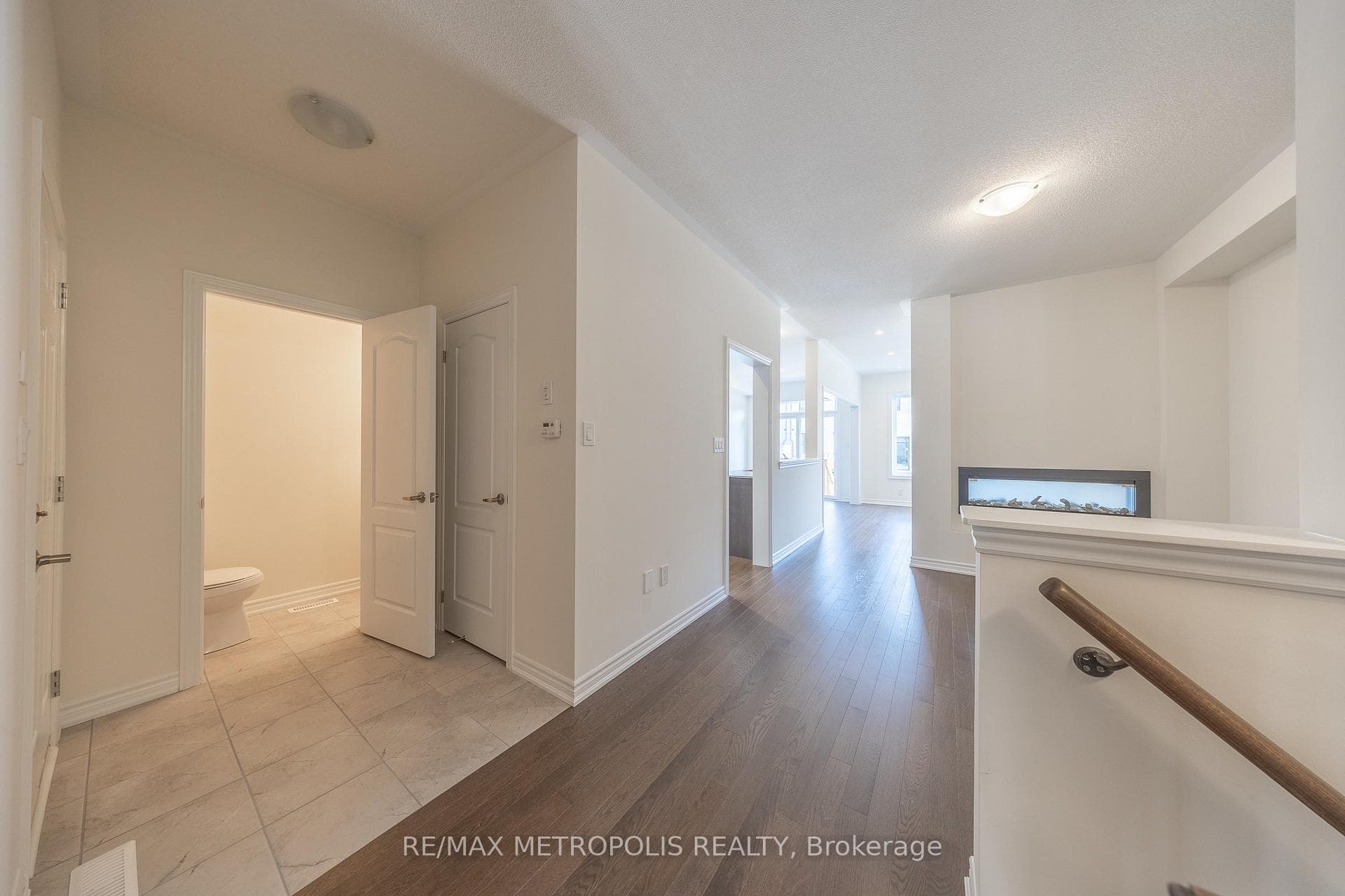 60 Mountainside Crescent photo 5