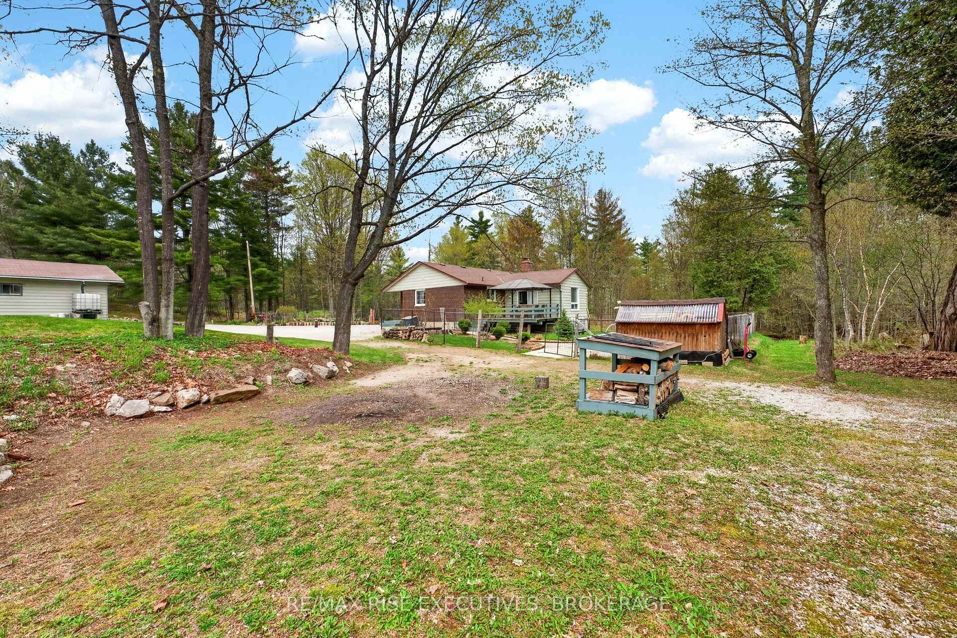 2405 Rideau Ferry Road photo 43