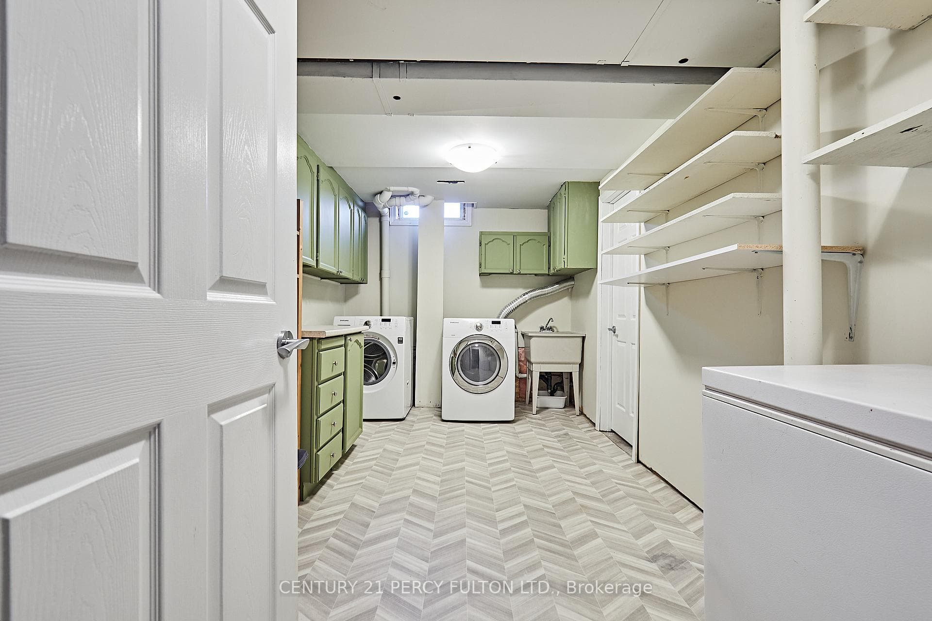1775 Meadowview Avenue photo 35