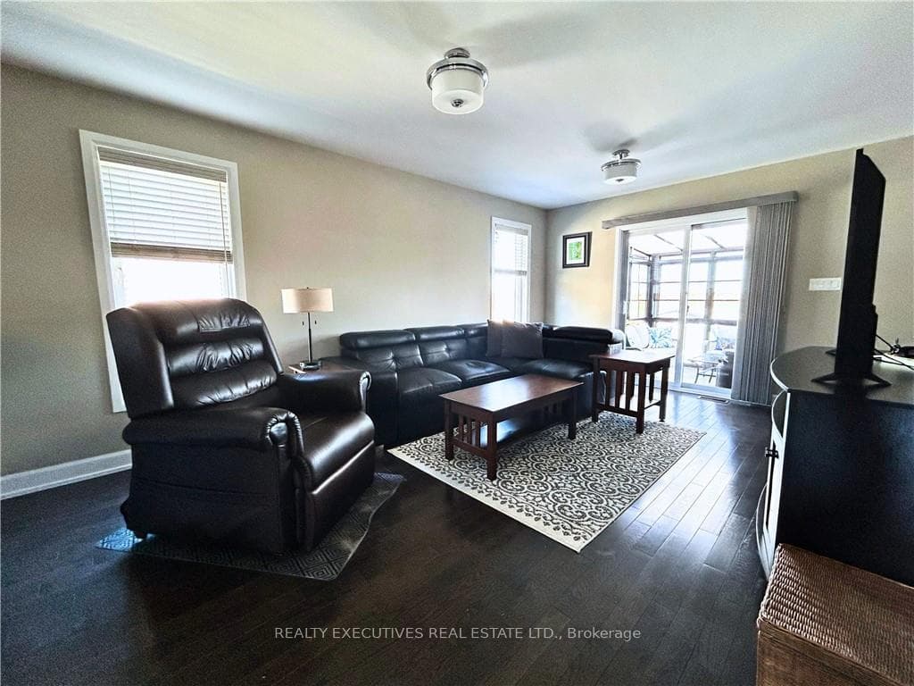 471 LANCASTER Lane photo 16
