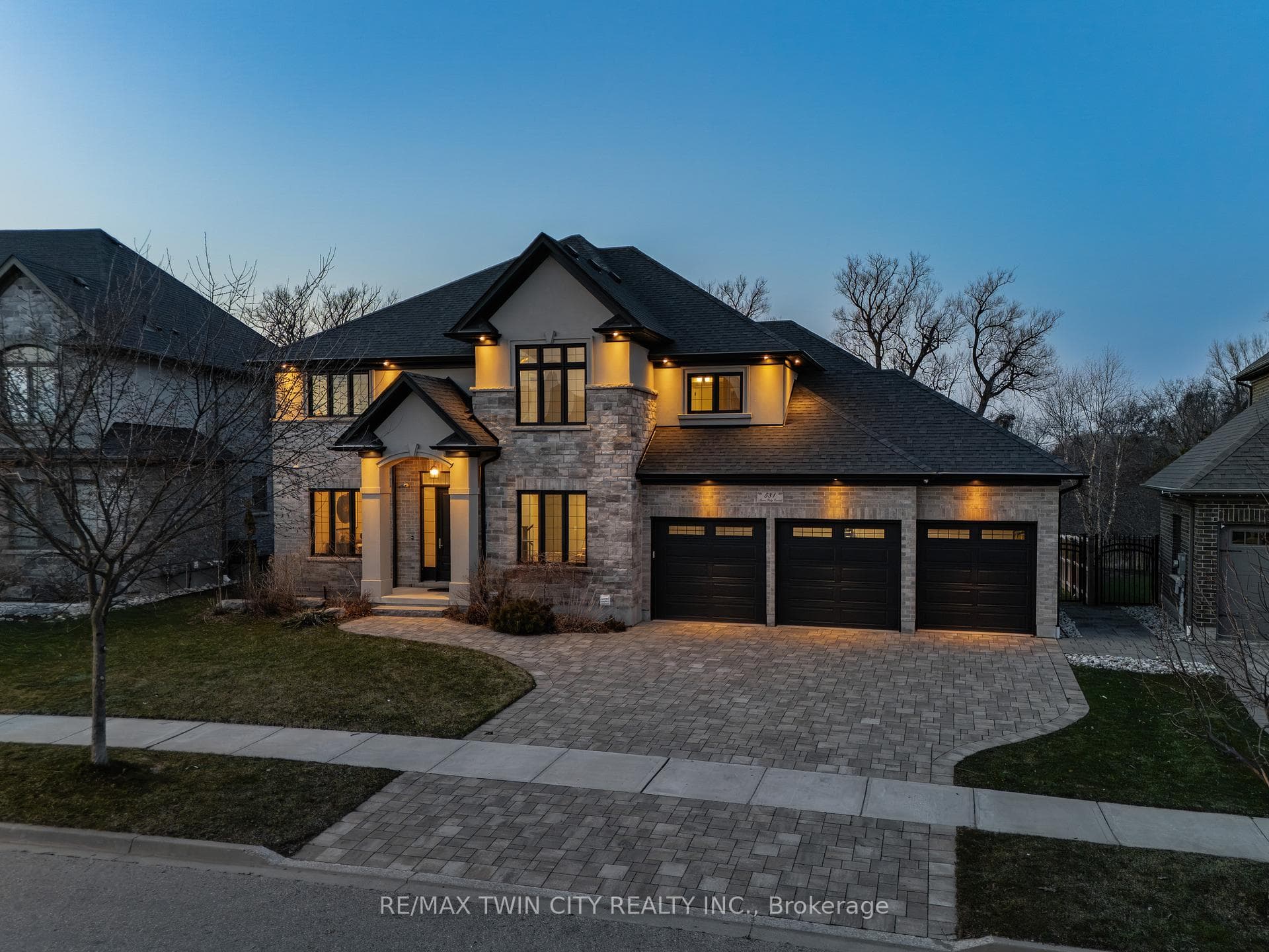 581 Manor Ridge Crescent photo 3