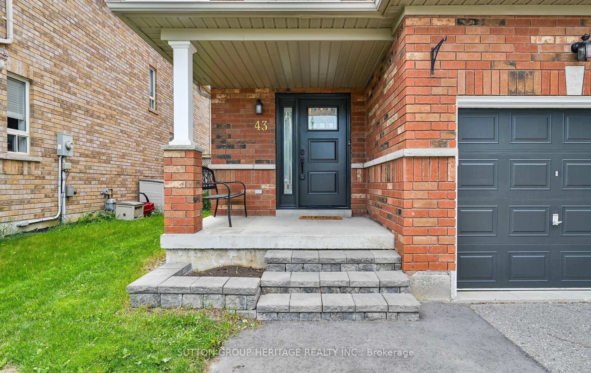 43 Presley Crescent photo 3