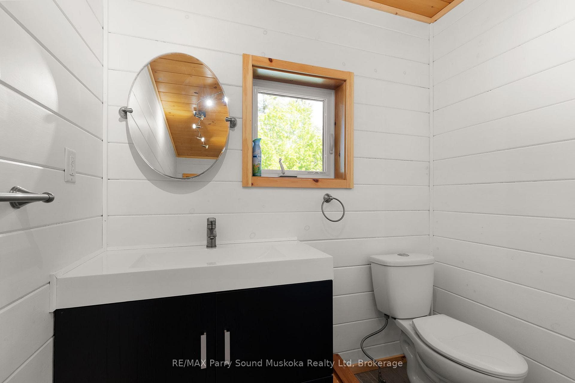 16 B55 Island N/A photo 11