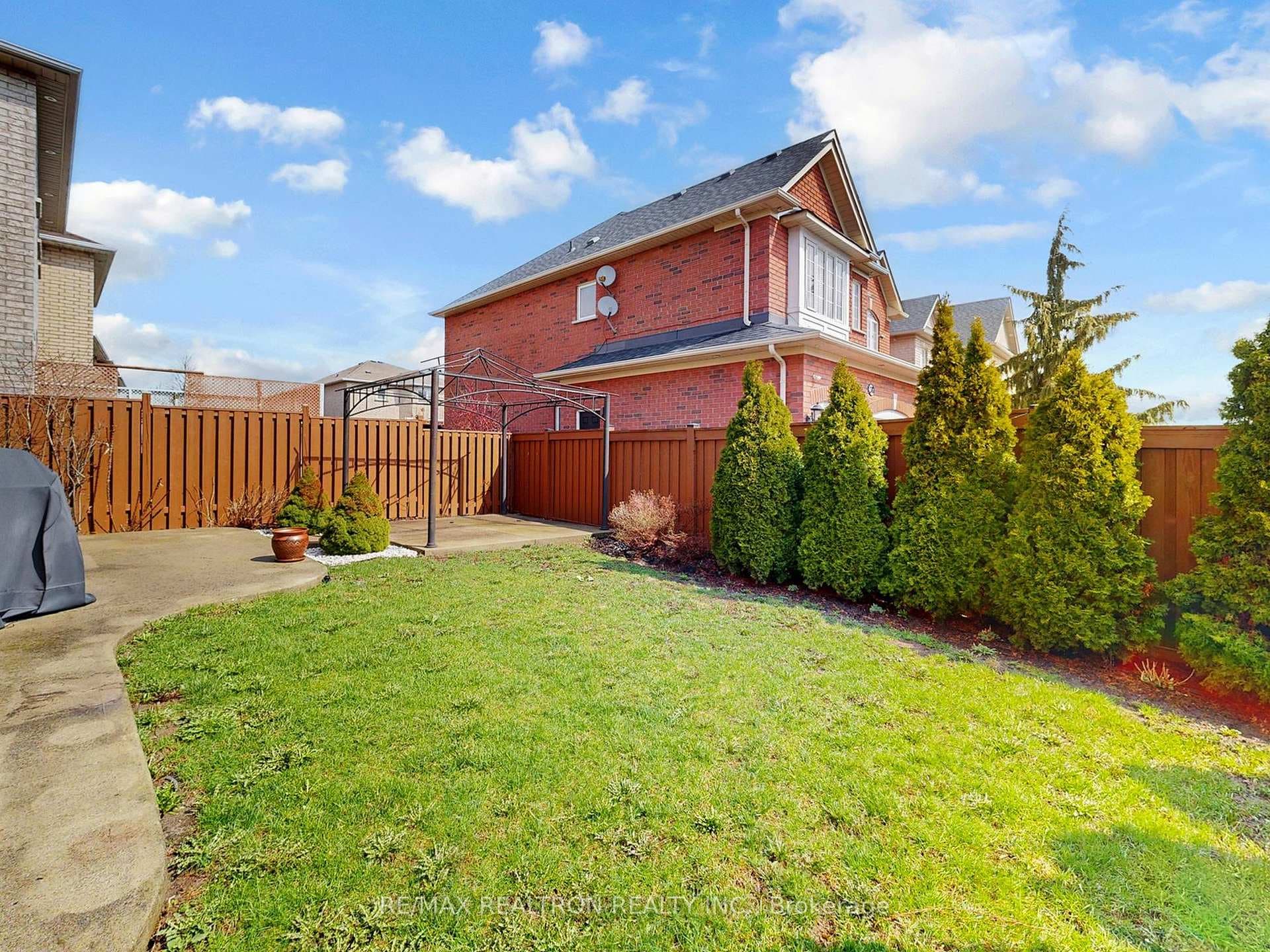 60 Colombo Crescent photo 47