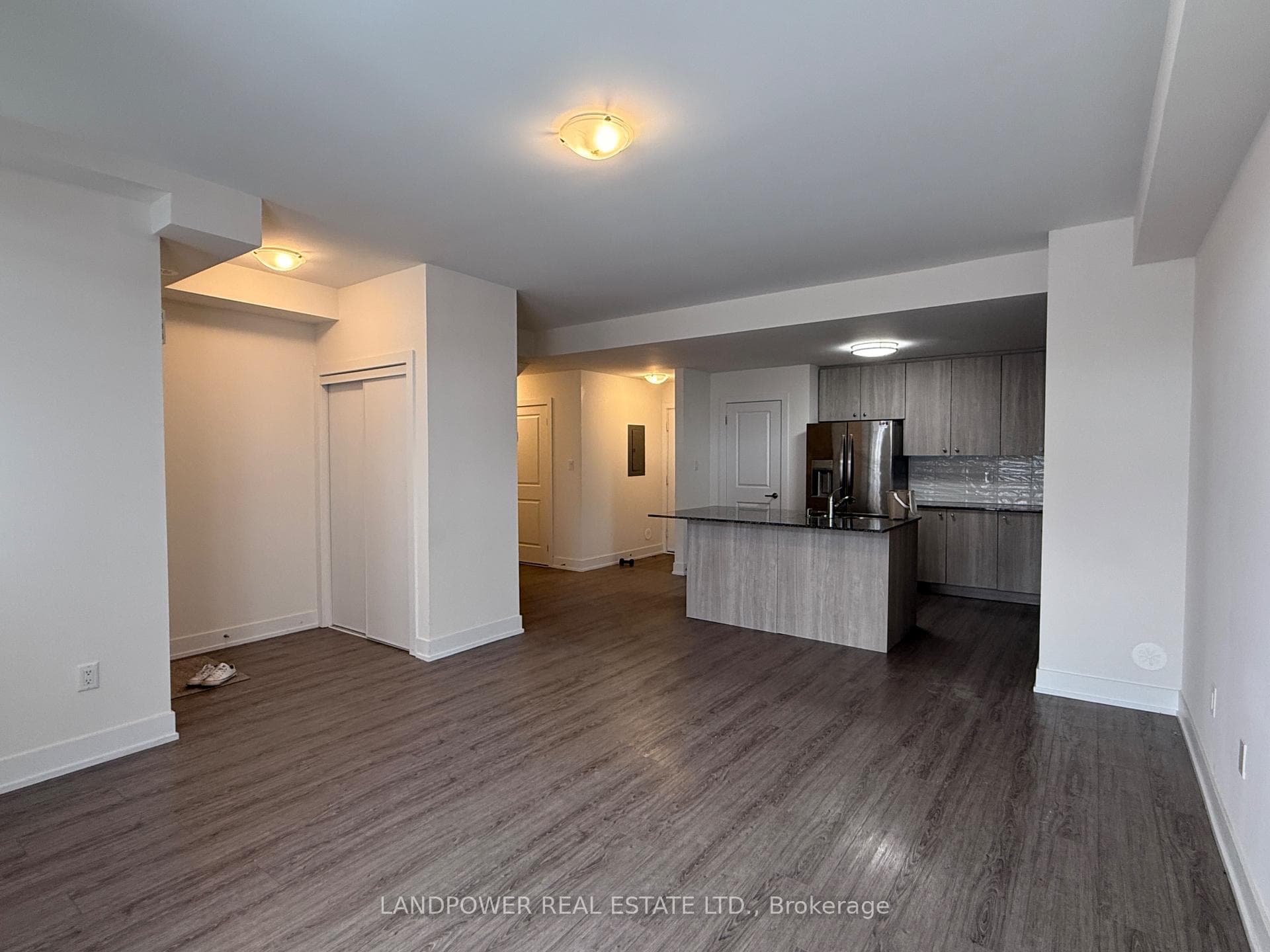 9 Phelps Lane Unit 15 photo 2
