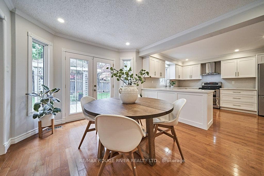 62 Lipton Crescent photo 12