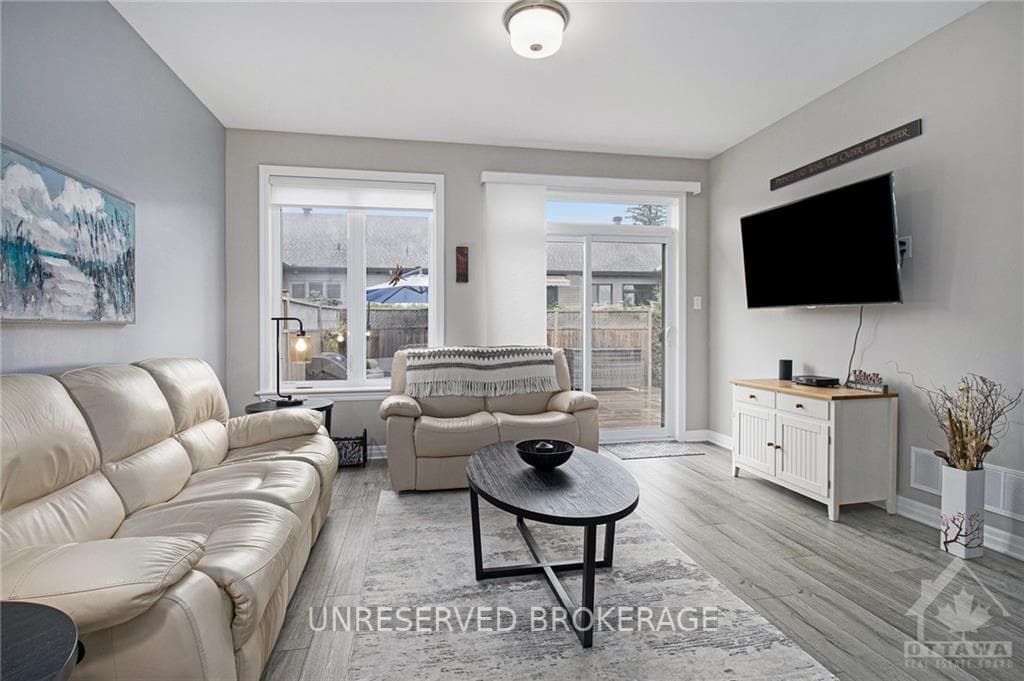 737 MAURICE STEAD Street photo 4