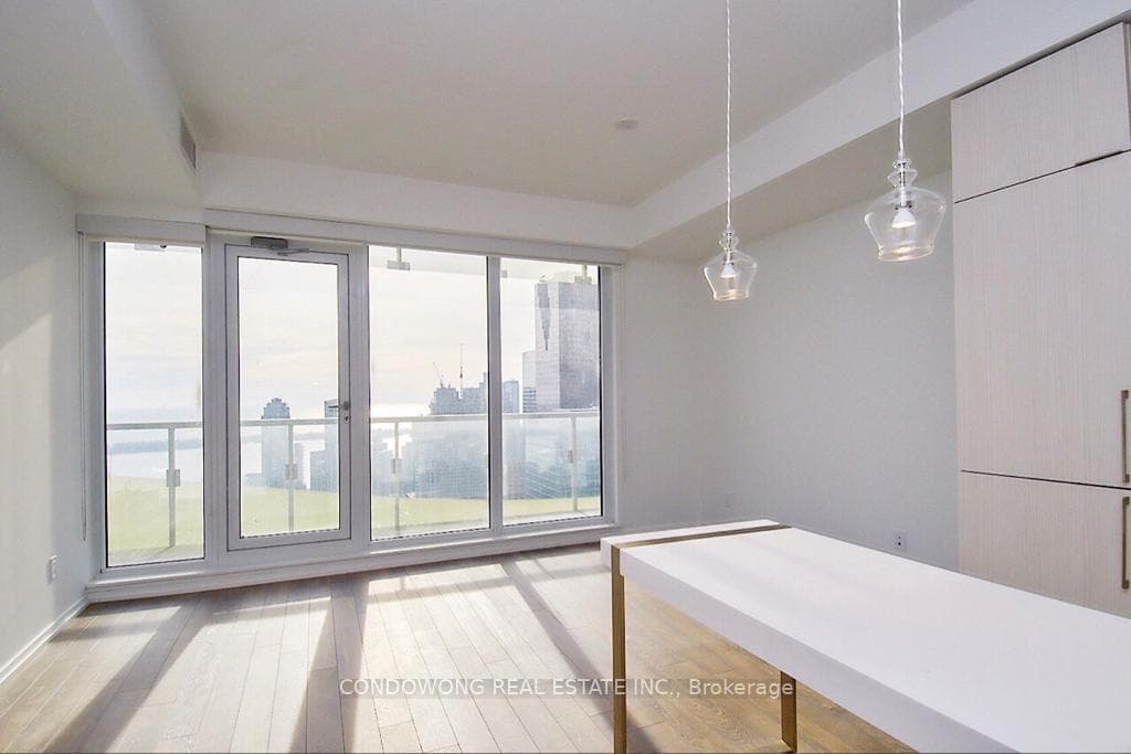 197 Yonge Street Unit 5906 photo 1