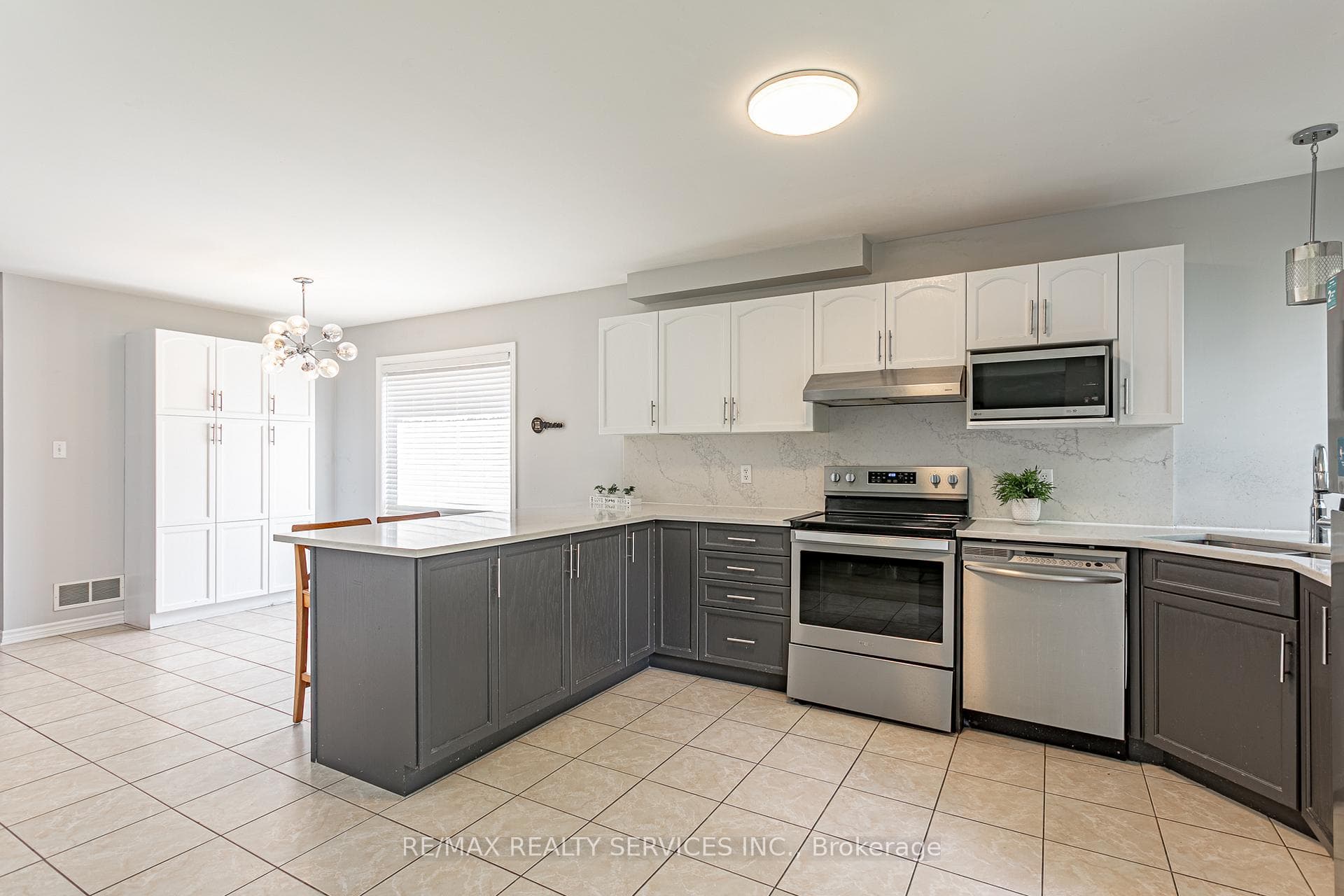 829 Oakcrossing Road photo 16