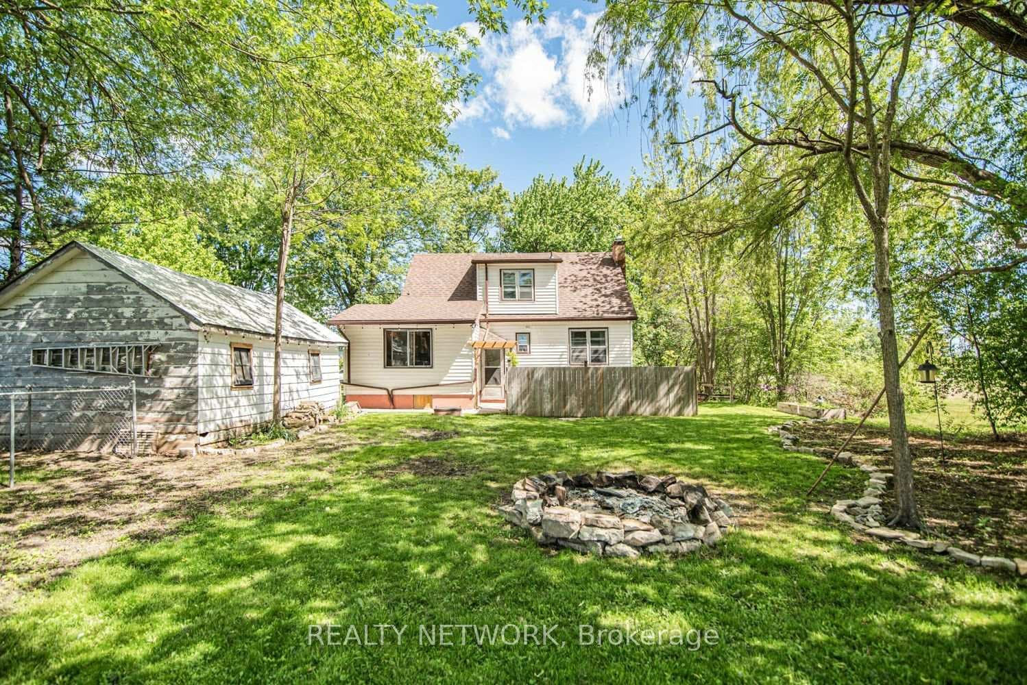 32 Grant Avenue photo 43