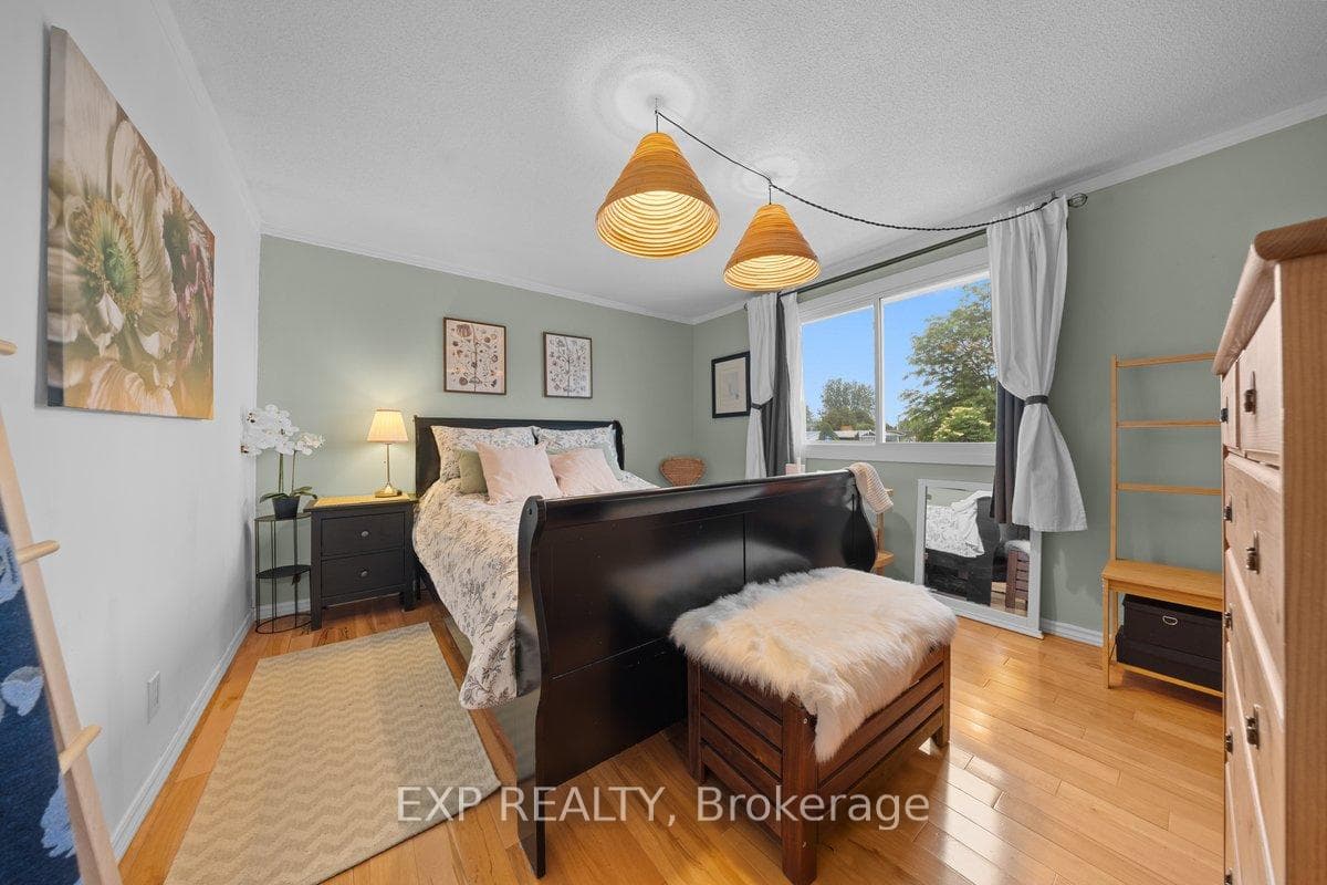 396 Hatfield Crescent photo 16