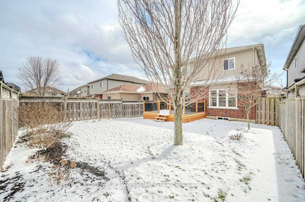 125 Clough Crescent photo 28