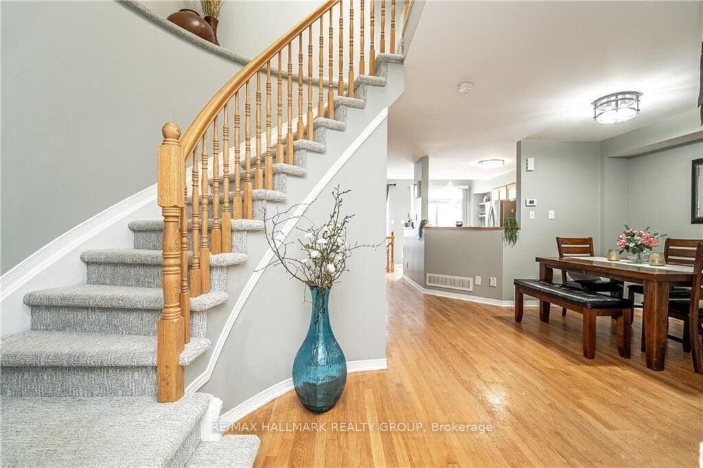 216A Claridge Drive photo 4