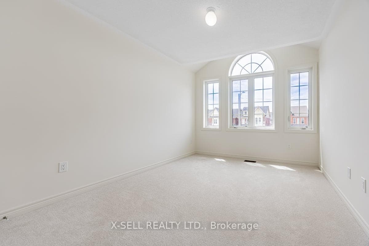 667 Fleetwood Drive photo 32
