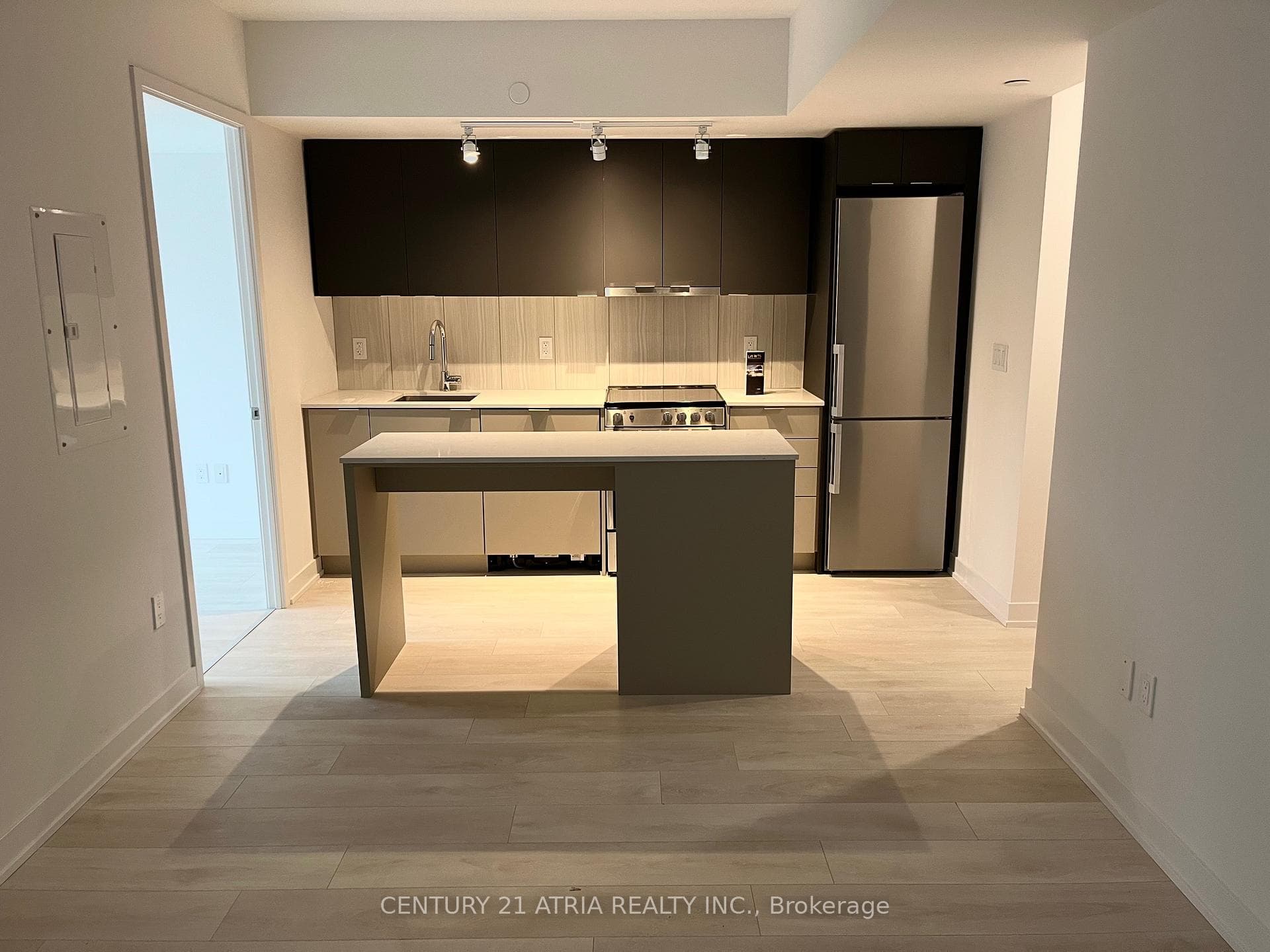 8 Tippett Road Unit 527 photo 5
