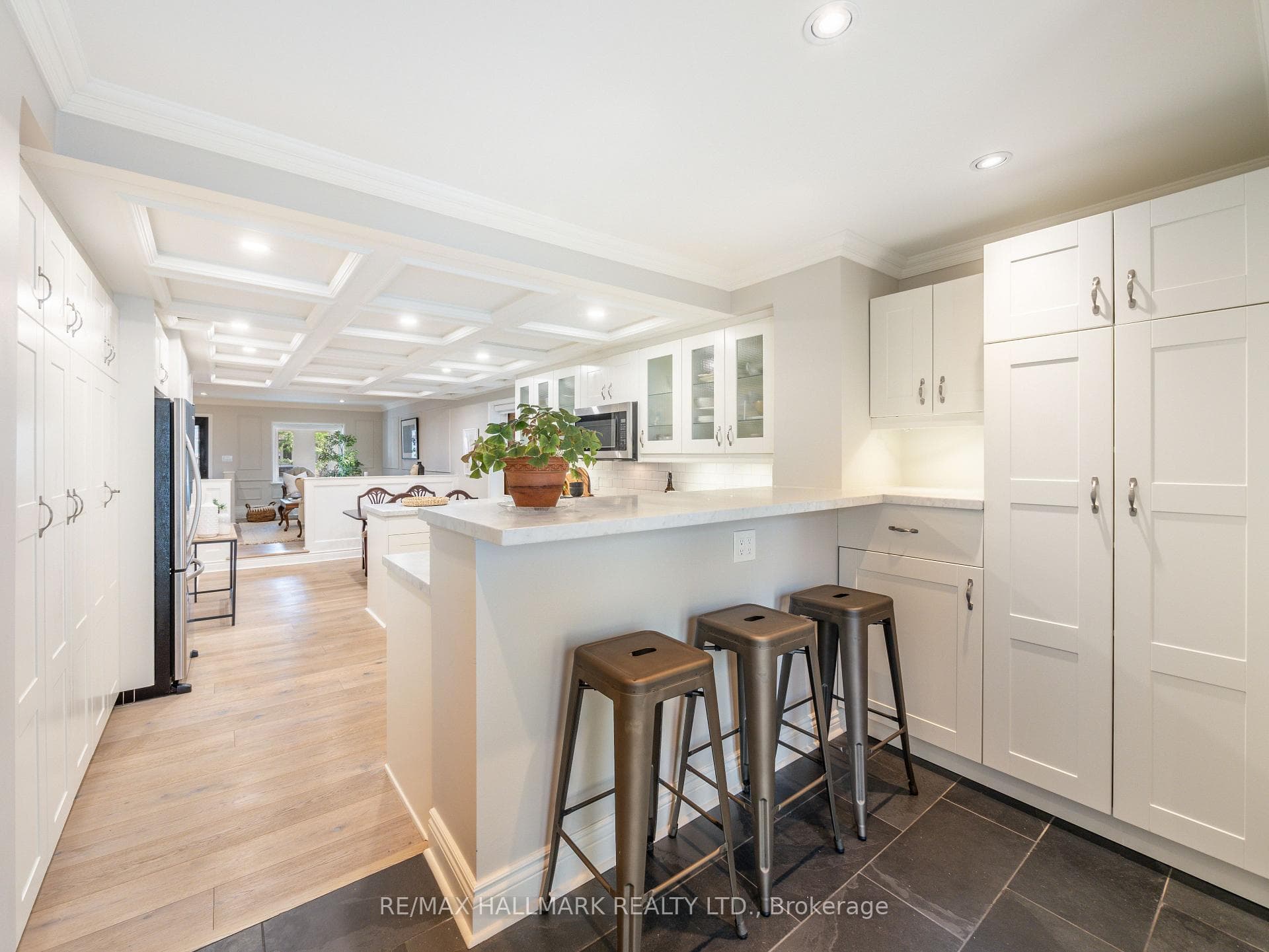 22 Larchmount Avenue photo 10