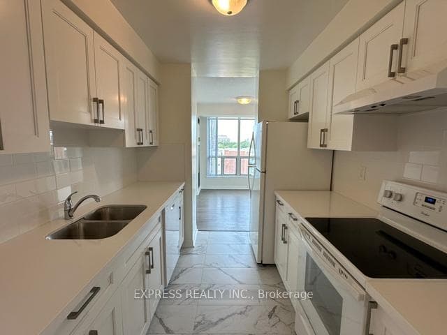 942 Yonge Street Unit 922 photo 6
