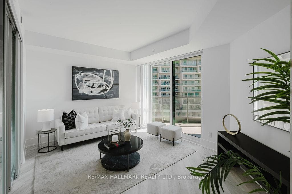 1 EDGEWATER Drive Unit 520 photo 15