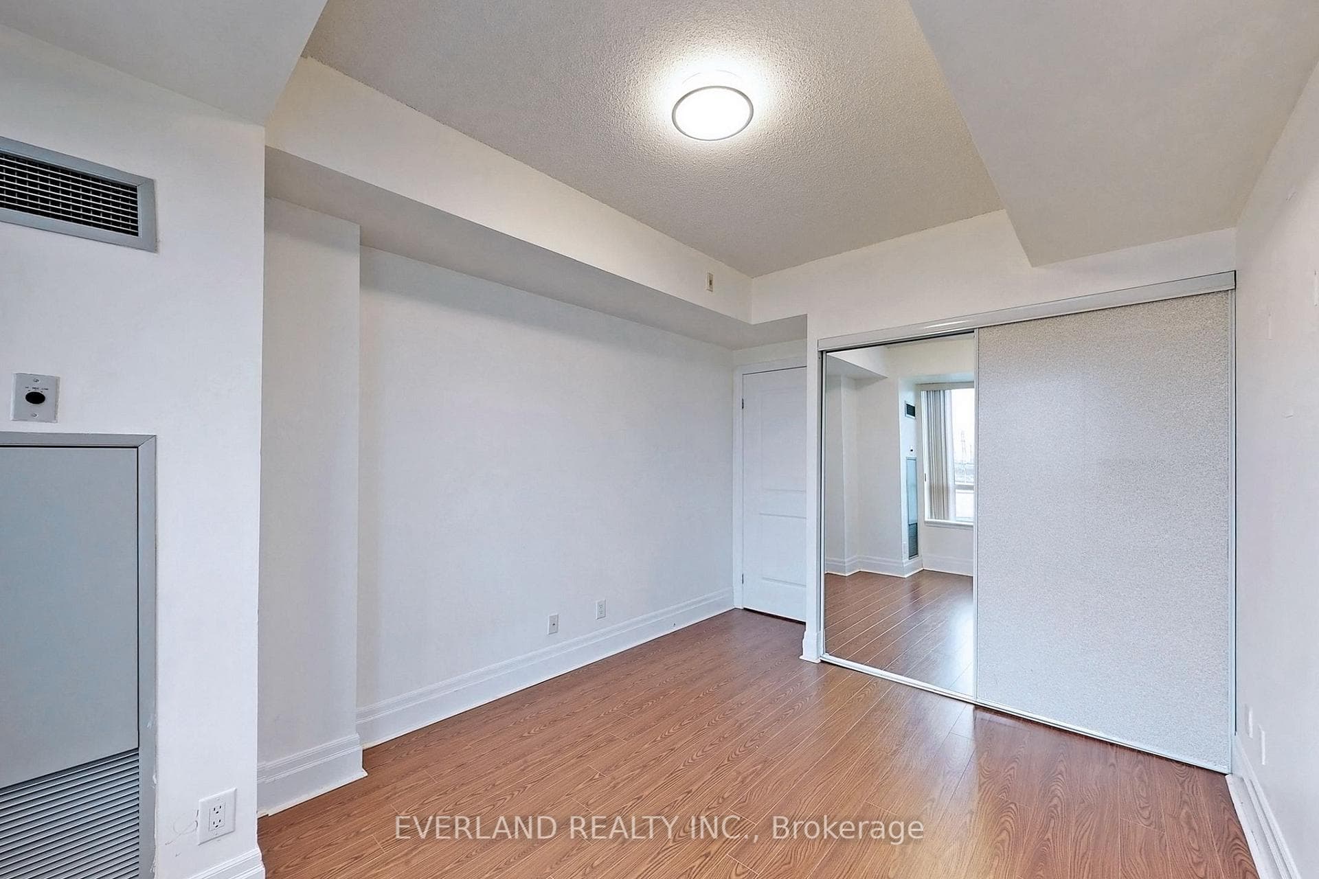 39 Upper Duke Crescent Unit 412 photo 25