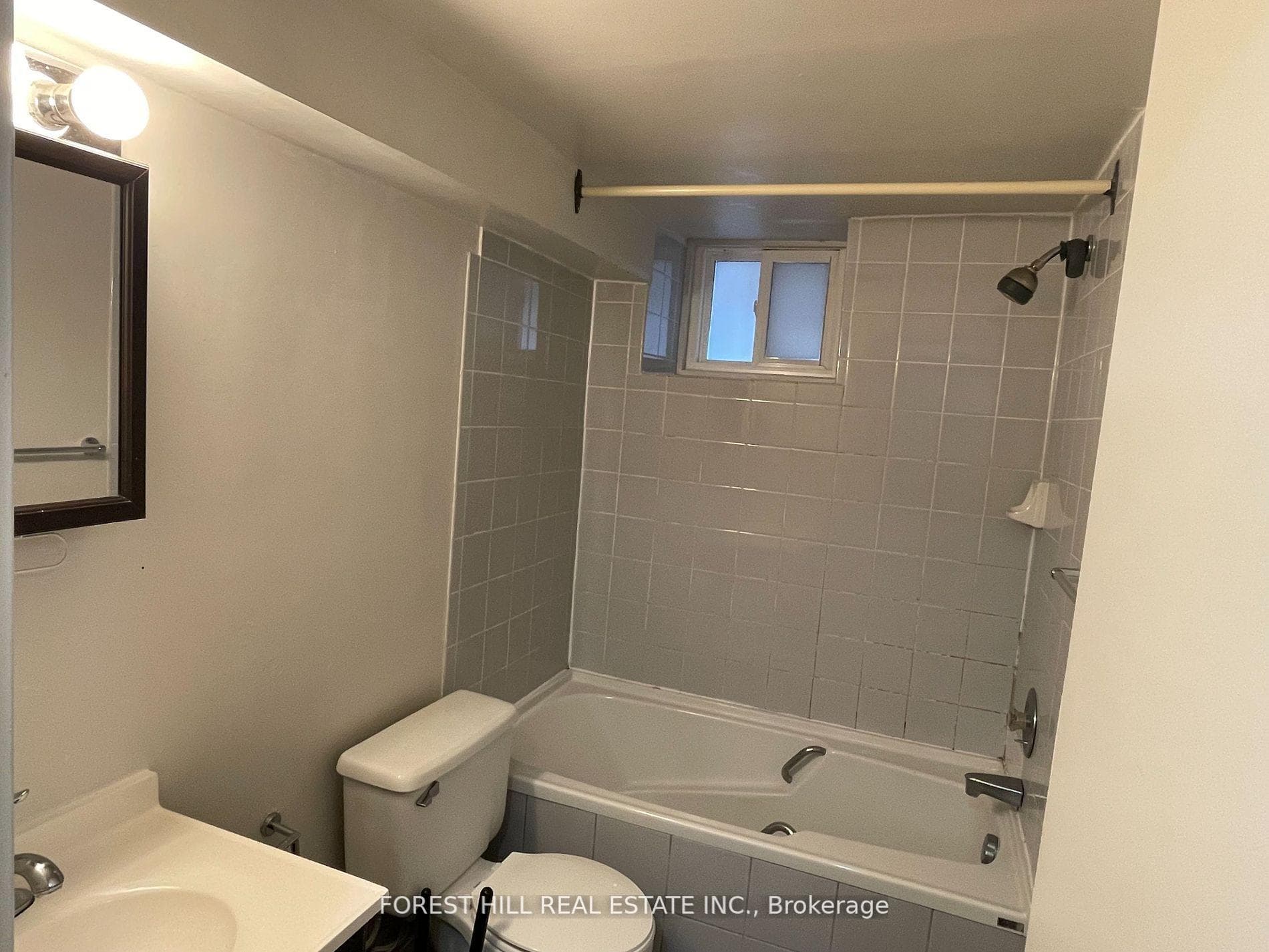 924 Avenue Road Unit Lower 2 photo 8