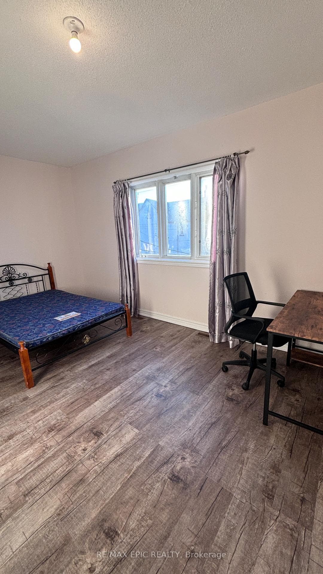143 Markham Street Unit 2nd floor photo 11