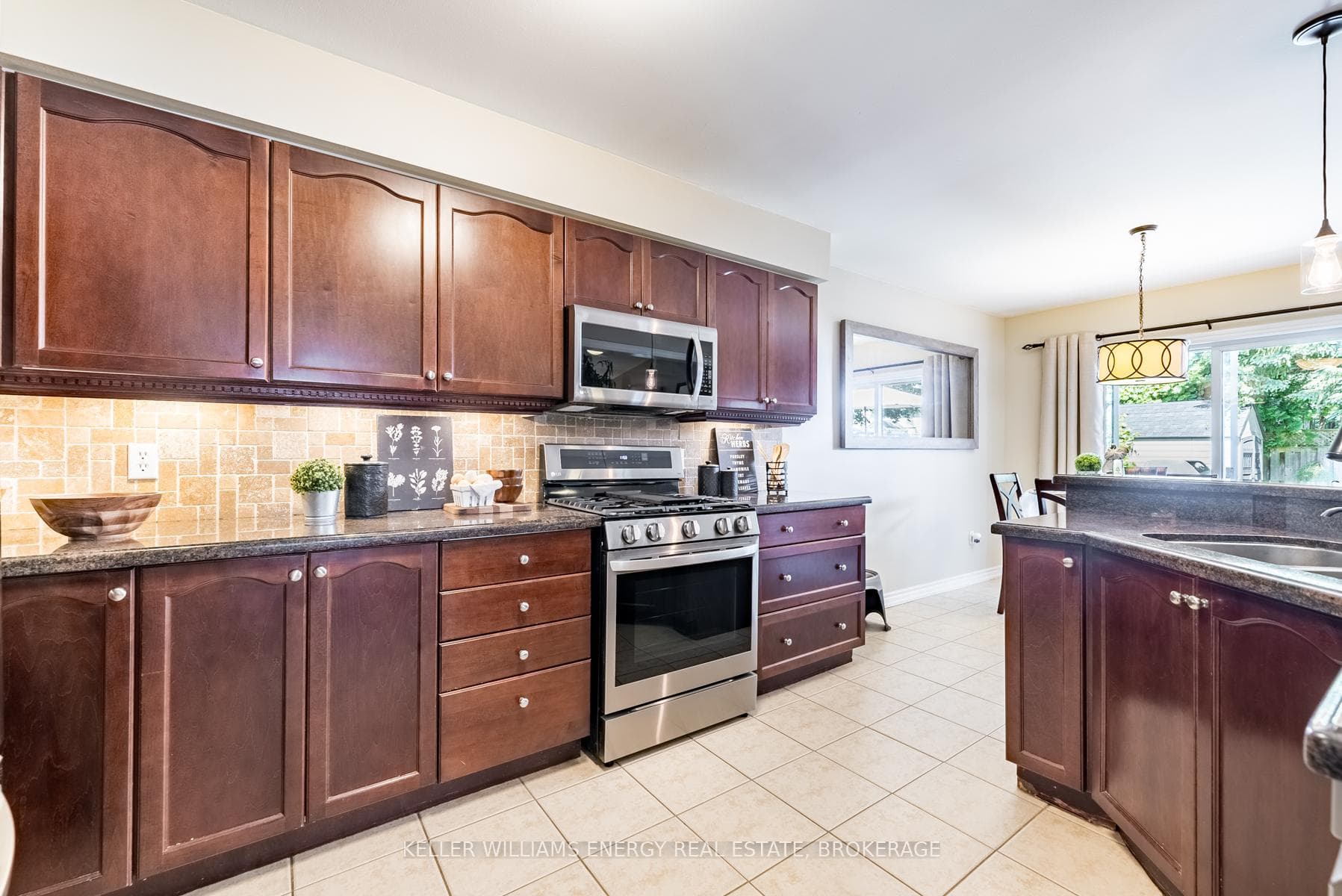 154 Harmer Drive photo 8