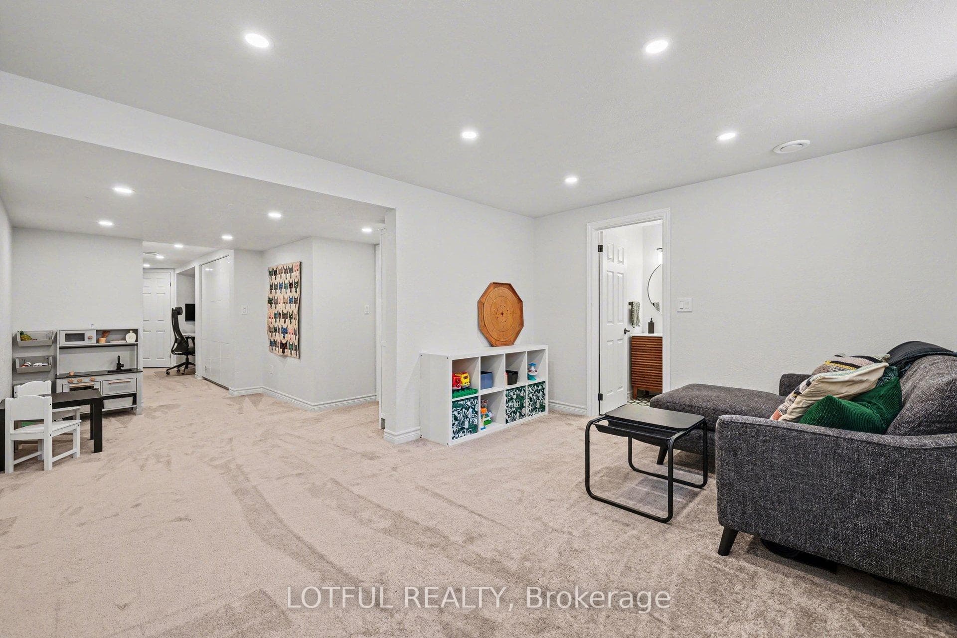 521 Foxlight Circle photo 32