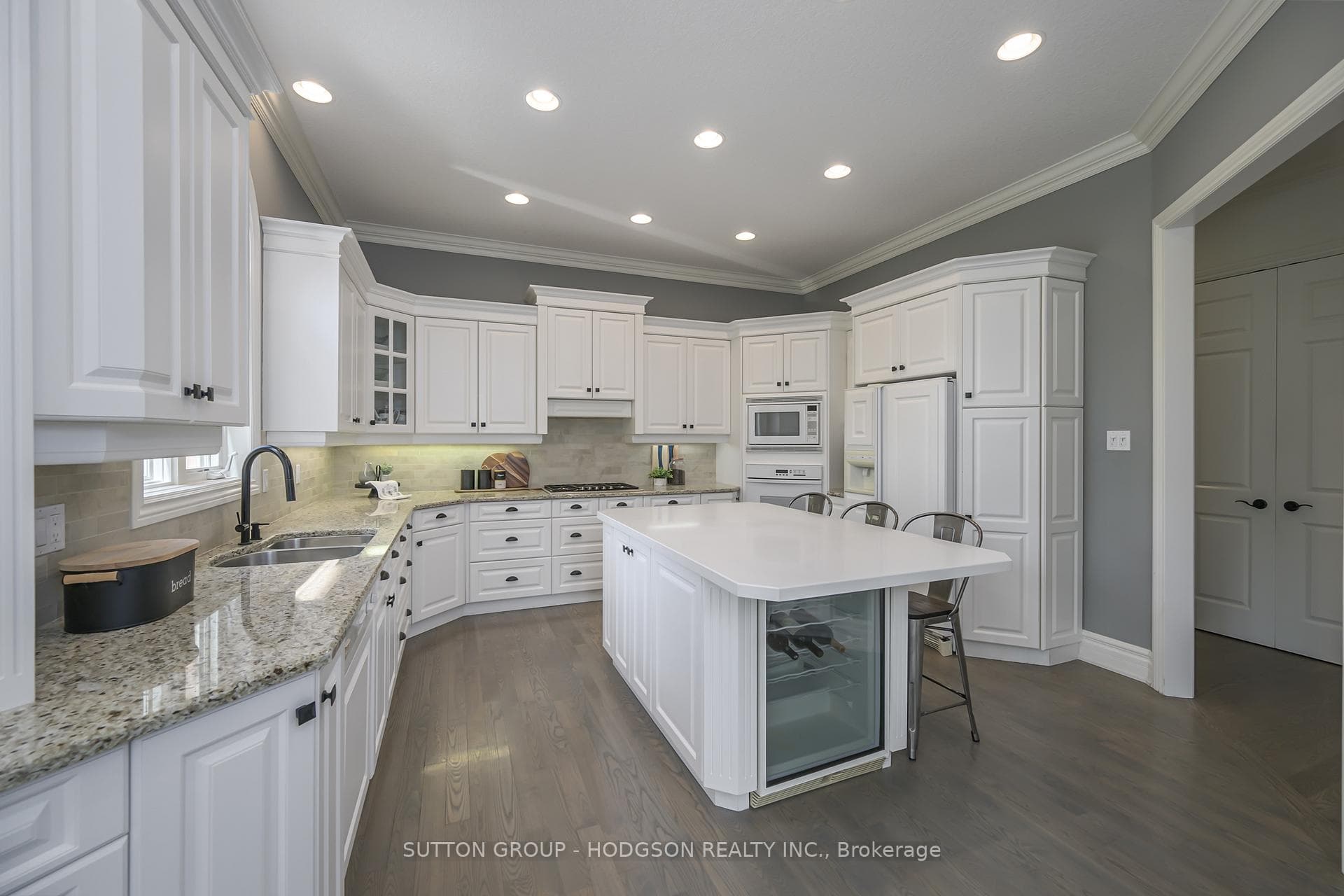 106 Fitzwilliam Boulevard photo 11