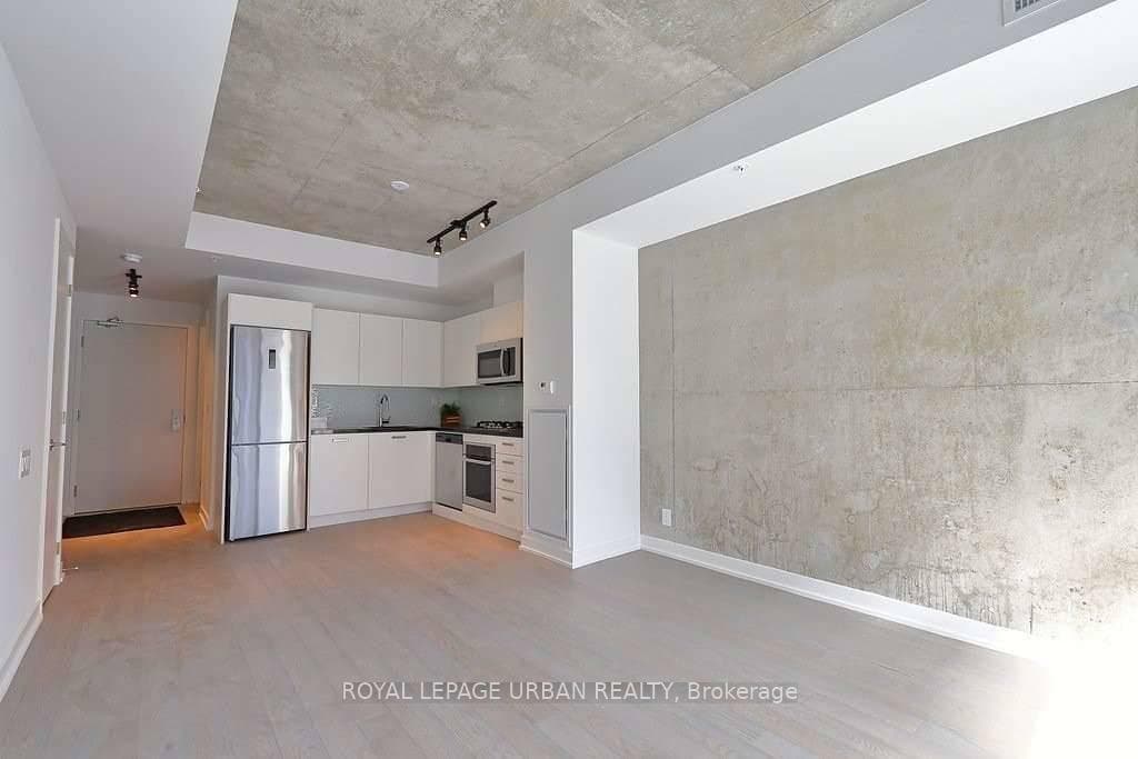 39 Brant Street Unit 718 photo 2
