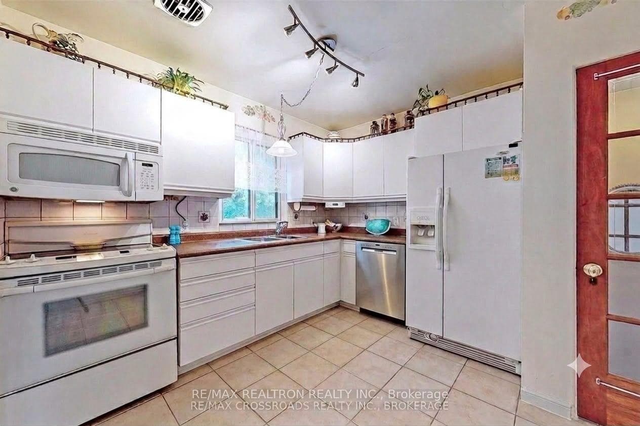 Kitchen, Main Floor