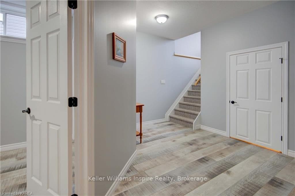 128 BRENNAN Crescent photo 27