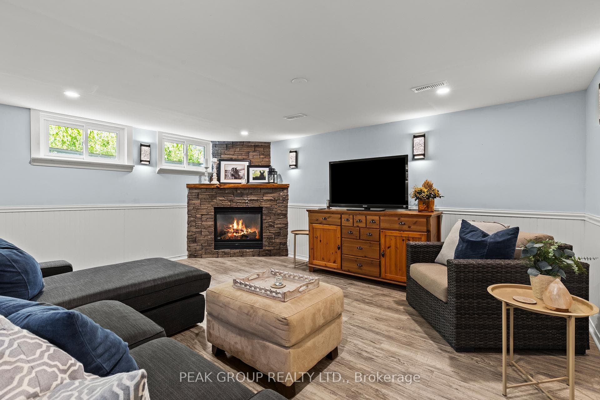 8 Roxanne Drive photo 28
